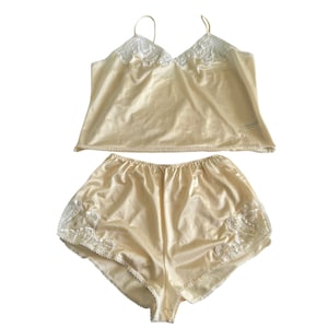Vintage pajamas lingerie set Large camisole shorts ivory off white lace applique nylon tank top panties high waisted 90s 1990s two piece