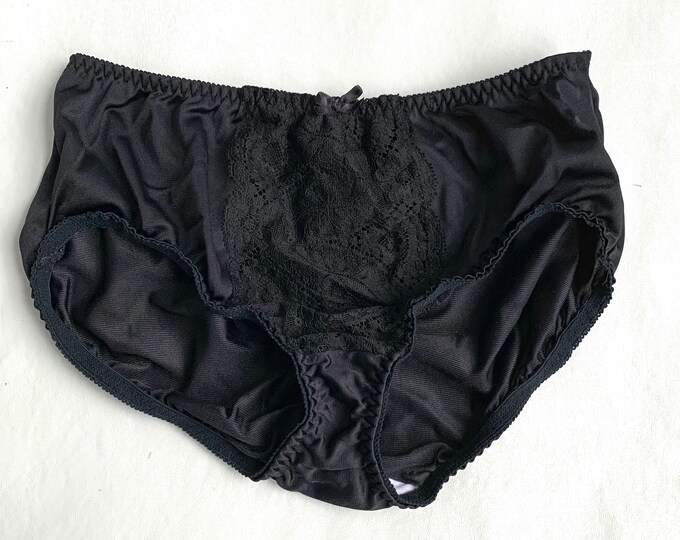 Vassarette Briefs Black Nylon Lace Bow Medium Underwear Undergarments Lingerie Vintage Panties