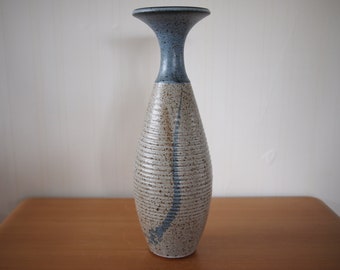 Vintage Large WEED POT Floor VASE, 19" Signed Kirk, Ribbed Beige Blue, Mid-Century Modern Art studio pottery ceramic eames era