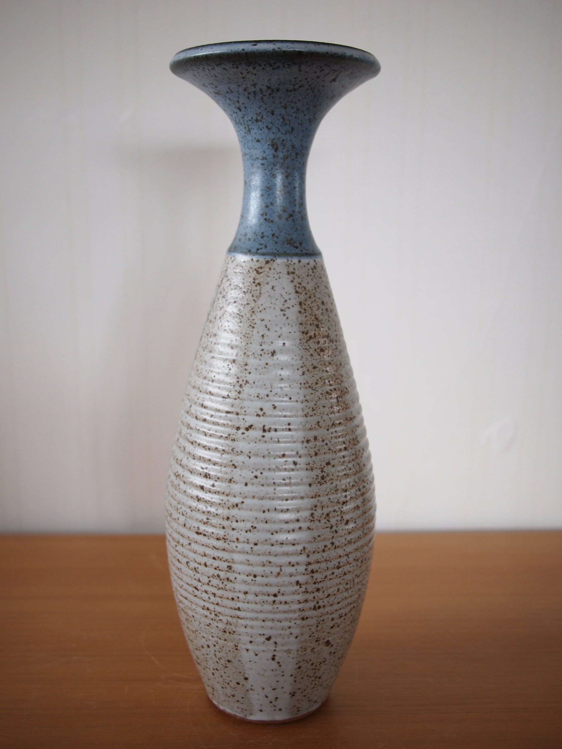【studio riposo】rounded vase L Amazon.com: Deco 79 Resin Decorative Vase Short Wide Round