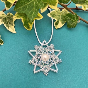 Beaded Snowflake Pattern: Christmas Decoration Tutorial