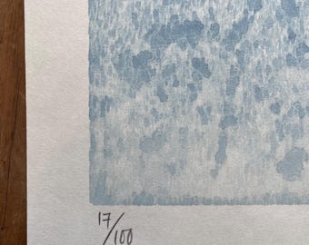 「屋」brand 「菊水」 日本伝統絵画 A4サイズ インテリア 直筆 額絵 菊（双幅） 2枚セット – Shop of Hokusai ｜ 北斎館ネット