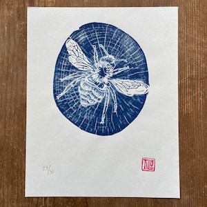Bee Japanese woodblock print, woodcut, printmaking, wood grain, tree ring print