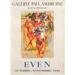 Puede incluir: Un cartel vintage que anuncia una exposición de arte de Even en la Galerie Paul Ambroise, ubicada en el 6 Rue Royale. El cartel presenta una pintura abstracta colorida de caballos y jinetes en una carrera.