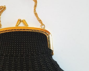Hampton Style bead knit purse in black with gold frame and purse chain