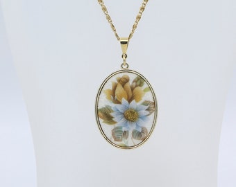 Vintage Sarah Coventry 1978 SPRING BOUQUET Necklace Pendant Drop Gold Tone Floral Blue Flower Rare!