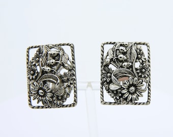Vintage 1962 Sarah Coventry ANTIQUE GARDEN Earrings Silver Tone Flower Floral Clip On Rare!