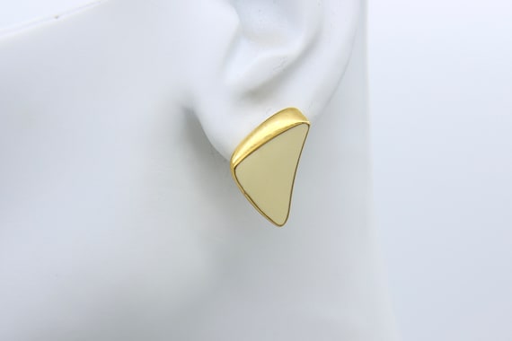 Vintage Sarah Coventry 1985-87 Lifestyle Brands Ltd Cream Colored Gold Tone Triangle Pierced Earrings