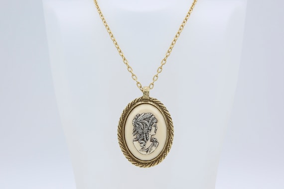 Vintage Sarah Coventry 1979 GRACIOUS LADY Cameo Sketch Necklace Gold Tone Chain Pendant Drop Rare!