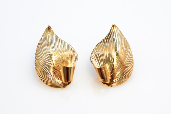 Vintage Stylized Gold Leaf Earrings - NOS Etched Metal Pierced Stud Earrings Floral Botanical