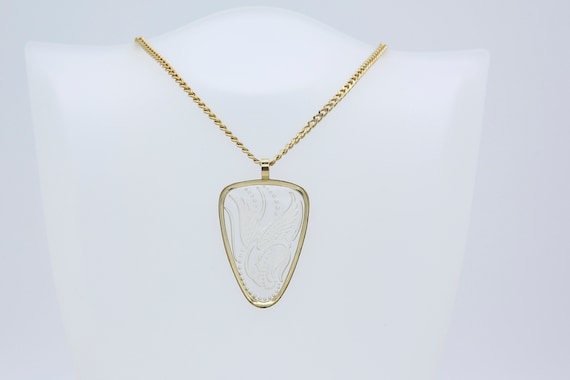 Vintage Sarah Coventry 1978 BIRD OF PARADISE Necklace Gold Tone Carved Glass Pendant Drop Rare!