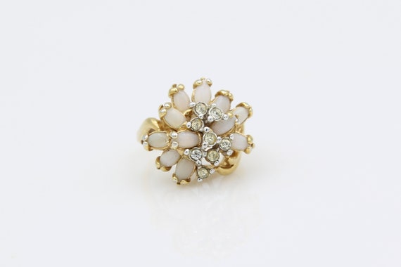 Vintage Sarah Coventry 1978 Romantic Cluster Ring RARE Hostess Bonus Goldentone Costume Jewelry size 6.5