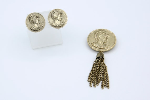Vintage 1975 Sarah Coventry CENTURION Clip On Earrings Pendant/Pin Brooch Tassel Gold Tone Coin Set Rare!