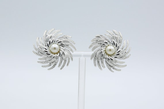 Vintage 1962 Sarah Coventry PINWHEEL Earrings Silver Tone Faux Pearl Clip On Rare!