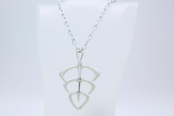 Vintage 1975 Sarah Coventry FLIGHT Long Silver Tone Chain Necklace Pendant Rare!