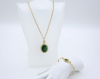 Vintage 1975 Sarah Coventry FASHION FLIP Reversible Bangle Bracelet Necklace Pendant Set Green Gold Tone Rare!