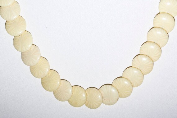 Vintage Retro Cream Swirl Lucite Necklace Beige Off White Plastic Beaded Necklace NOS