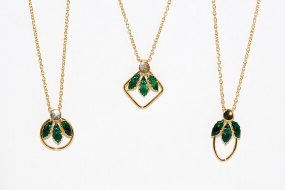 Vintage Green Leaves Necklace Gold Tone Enameled Metal NOS Leaf Nature