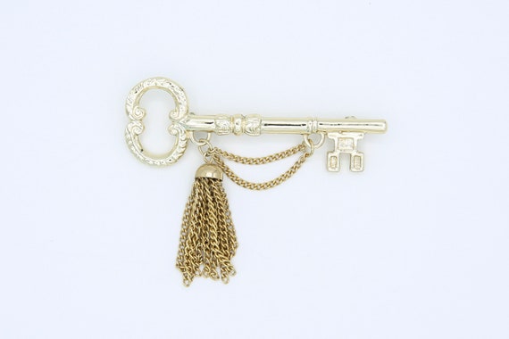 Vintage Sarah Coventry KEY AWARD Sales Pin Brooch Gold Tone Tassel RARE!