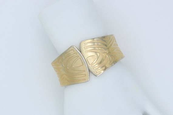 Vintage 1978 Sarah Coventry CONGO Bangle Bracelet Etched Gold Tone Hinged RARE
