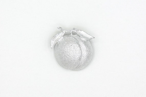 1975 Sarah Coventry "Silvery Nectar" Peach Pin Brooch Silver Tone RARE Fruit Vintage 70s