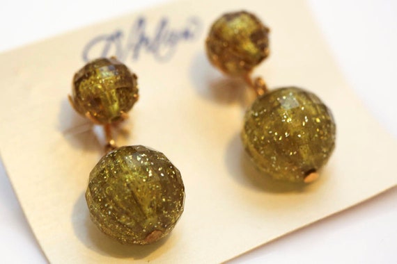 Vintage D'Arlan Confetti Facet Earrings NOS Carded Clip-On Screw Back Green Glitter Plastic Beads