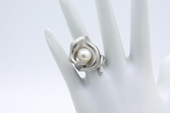 Vintage Ross Simons 925 Satin Finish Sterling Silver & Polished Pearl Floral Ring Size 7.