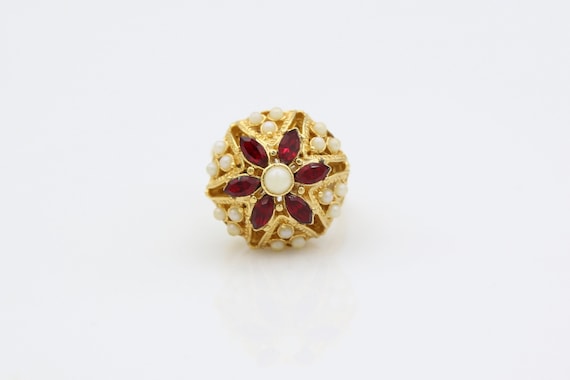 Vintage Sarah Coventry 1970 "Queen's Choice" Ring Red Rhinestone Faux Pearl Gold Statement RARE