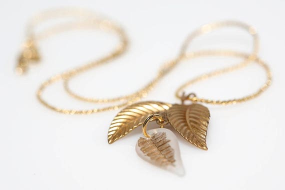 Vintage Frosted Triple Leaf Necklace NOS Charm Pendant Gold Tone Chain Leaf Drop