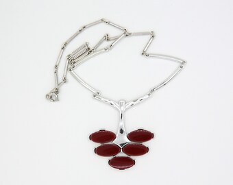 Vintage 1979 Sarah Coventry CONTINENTAL Modern Red Pendant Silver Tone Chain Necklace Rare!