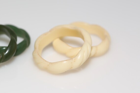 Vintage Green Beige or Red Lucite Twist Rings Sta… - image 3