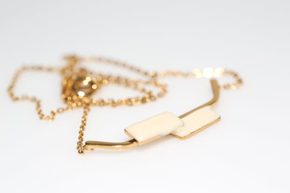 Vintage Creamy Geo Necklace - Gold Beige Off-White Geometric Pendant Necklace Retro NOS