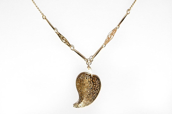 Vintage Leaves of Gold Necklace Leaf Nature Pendant Lace Charm Chain NOS Retro
