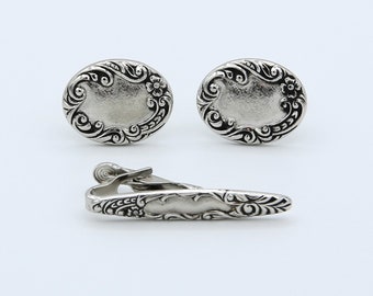 Vintage 1968 Sarah Coventry ANTIQUE CLASSIC Men's Tie Clip and Cuff Links Set Silver Tone Formal Wear Accessory Vintage RARE