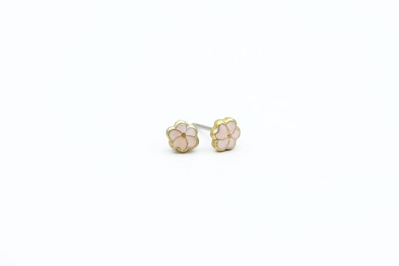 Vintage TEENY TINY FLOWER Enameled Metal Stud Earrings Pink Miniature Minimalist Floral Daisy