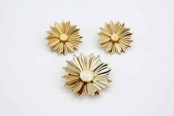 Vintage 1969 Sarah Coventry SUN FLOWER Clip Earrings Pin Brooch Gold Tone Sunflower Set Rare!