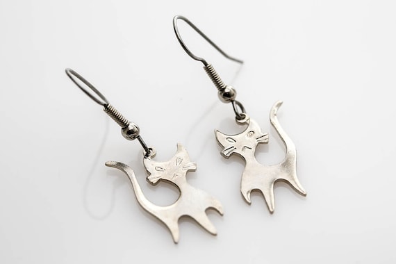 Vintage Mid-Century Modern Cat Earrings In Silver Tone Minimalist Atomic Retro NOS