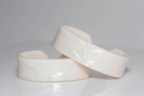 Vintage Pearlescent White Lucite Cuff Bracelet Retro Mod Plastic Mid-Century Bracelet