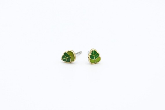 Vintage TEENY TINY LEAF Enameled Metal Stud Earrings Green Miniature Minimalist Plant