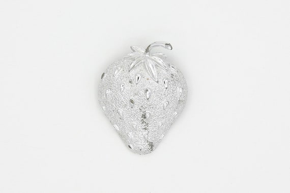 1968 Sarah Coventry "Strawberry Ice" Pin Brooch Silver Tone Strawberry Fruit RARE Vintage 60s