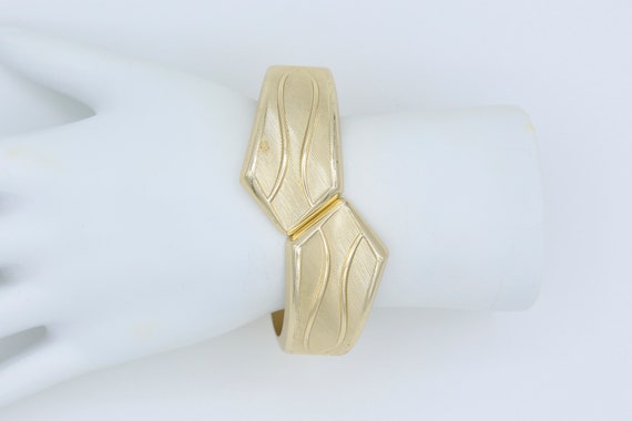 Vintage 1967 Sarah Coventry GOLDEN CUFF Bangle Br… - image 1