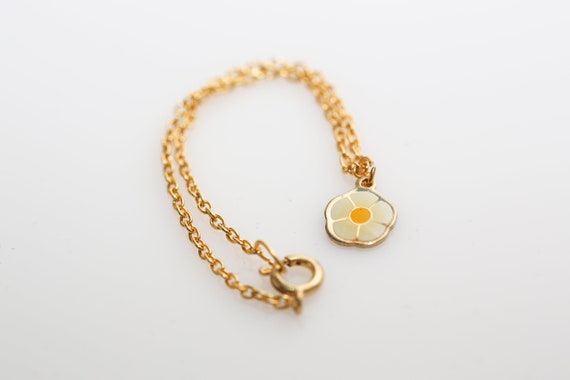 Vintage Flower Charm Bracelet - NOS Enameled Metal White Floral Charm Gold Tone Chain Dainty Delicate