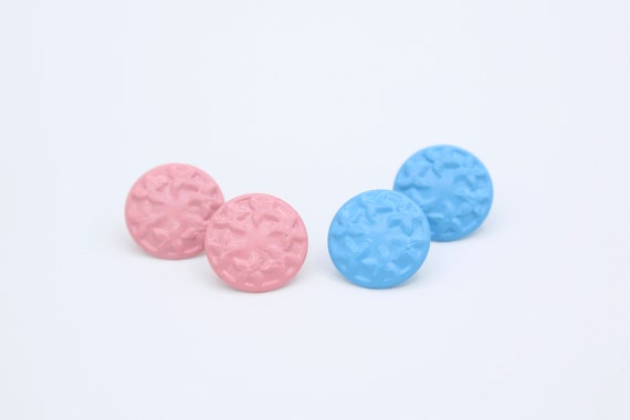 Vintage 1980s Floral Circle Stud Earrings in Pink or Blue – NOS