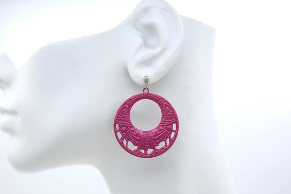 Vintage Hot Pink Faux Filigree Metal Drop Earrings – NOS 1980s