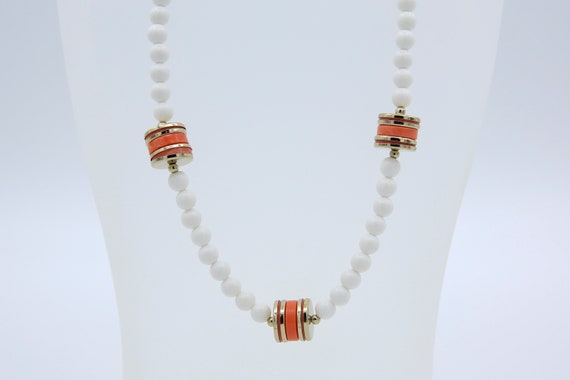Vintage 1979 Sarah Coventry MELON ACCENT Beaded Necklace Gold Tone Coral White Plastic Bead Rare