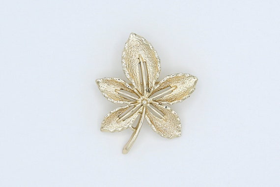 1968 Sarah Coventry IVY Pin Brooch Gold Tone Floral RARE Vintage 60s