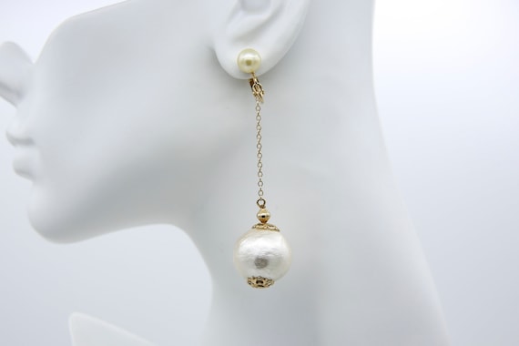 Vintage Sarah Coventry 1967 HI-SWINGER Cream Colored Gold Tone Faux Pearl Clip Dangle Earrings RARE
