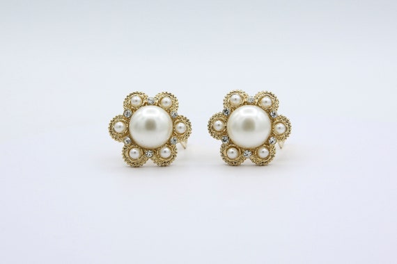 Vintage 1973 Sarah Coventry MOONLIGHT Earrings Gold Tone Faux Pearl Flower Rhinestone Clip On Rare!