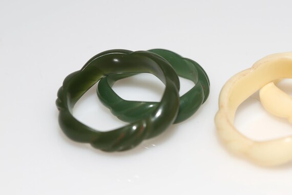 Vintage Green Beige or Red Lucite Twist Rings Sta… - image 2