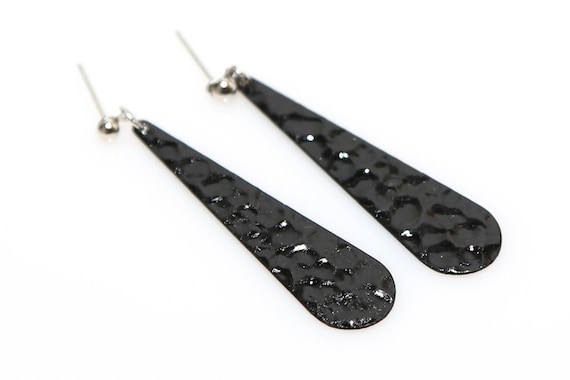 Vintage 1980s NOS Black Enameled Metal Dangle Drop Earrings Pierced Textured Teardrop